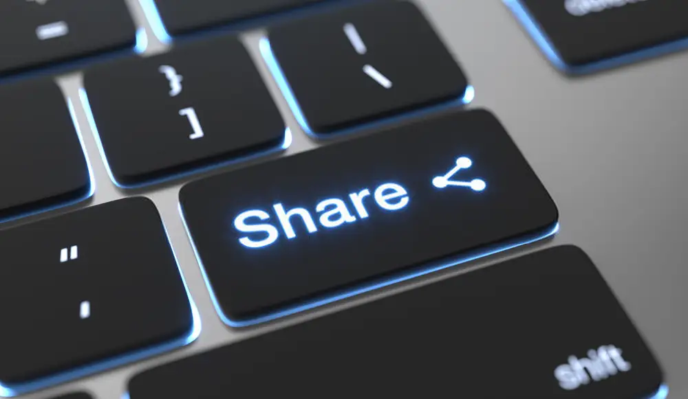 finish 2021 digital marketing with bang share blog posts on social media